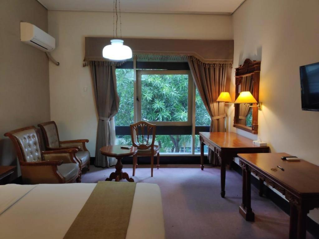 New Grand Park Hotel Surabaia Exterior foto