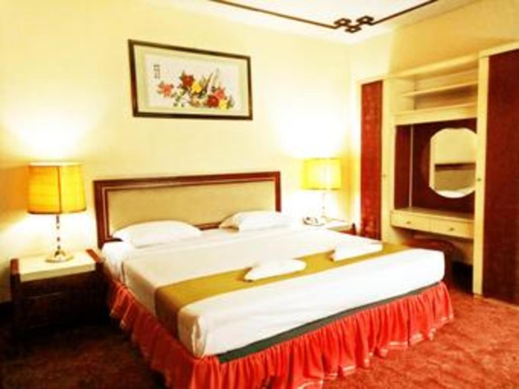 New Grand Park Hotel Surabaia Exterior foto