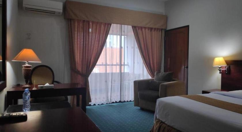 New Grand Park Hotel Surabaia Exterior foto