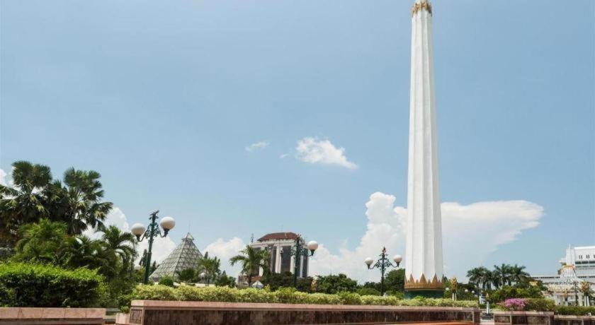 New Grand Park Hotel Surabaia Exterior foto