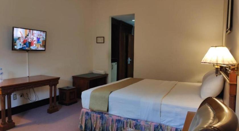 New Grand Park Hotel Surabaia Exterior foto