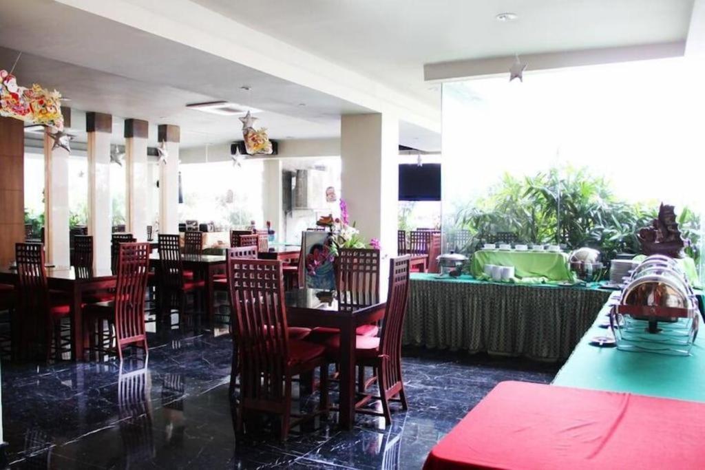 New Grand Park Hotel Surabaia Exterior foto