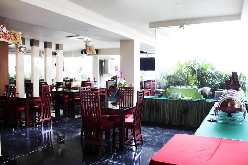 New Grand Park Hotel Surabaia Exterior foto
