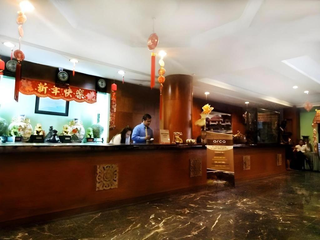 New Grand Park Hotel Surabaia Exterior foto