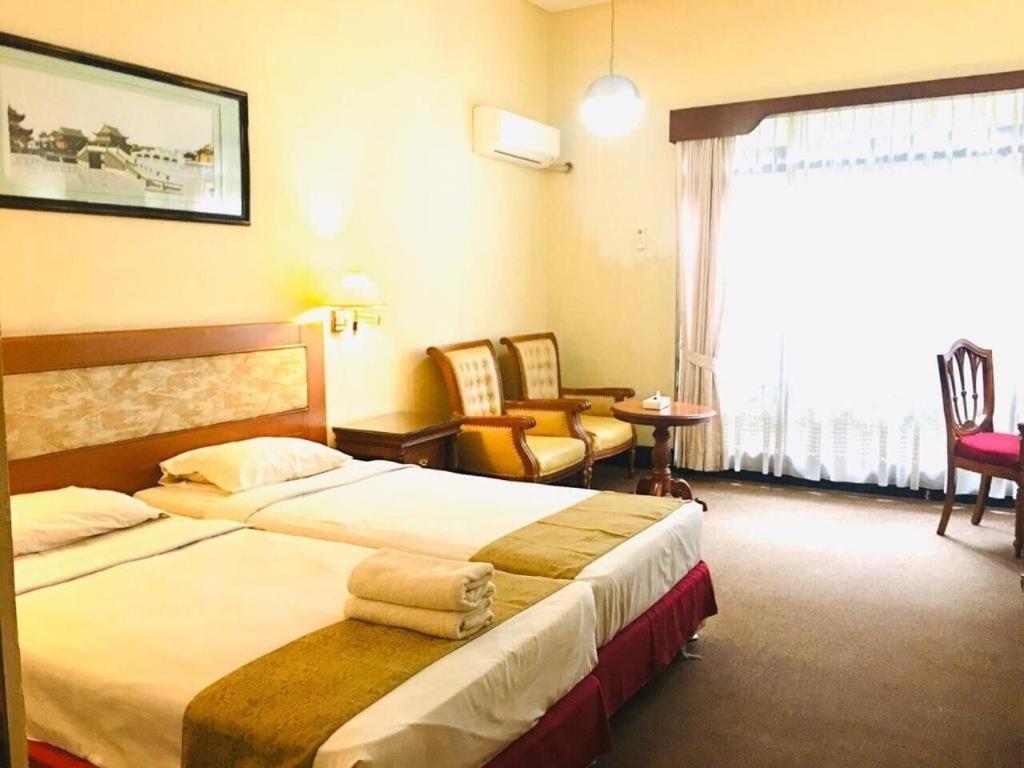 New Grand Park Hotel Surabaia Exterior foto