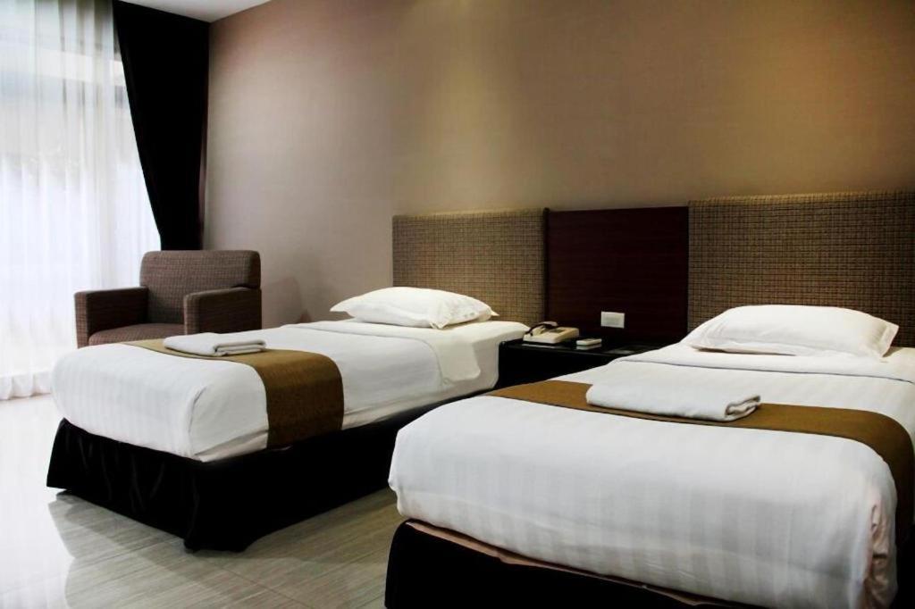 New Grand Park Hotel Surabaia Exterior foto